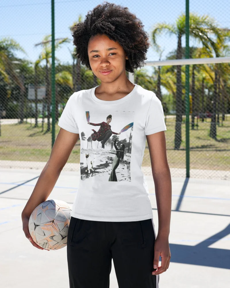Camiseta con reproducción de obra de Fenik Collage